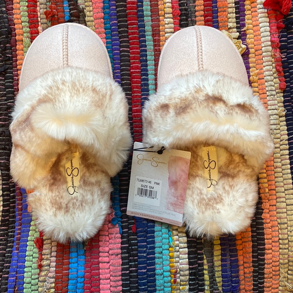 Fuzzy slippers 💕